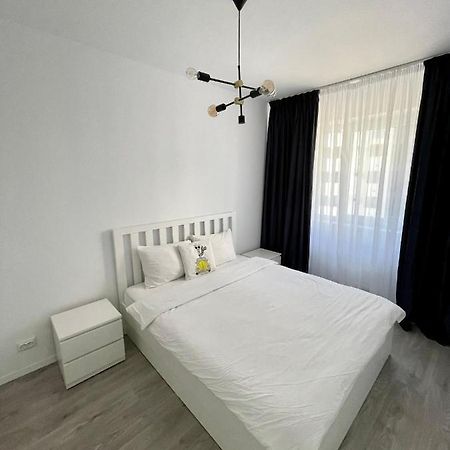 Cozy 1 Bedroom Apartment Oradea Buitenkant foto