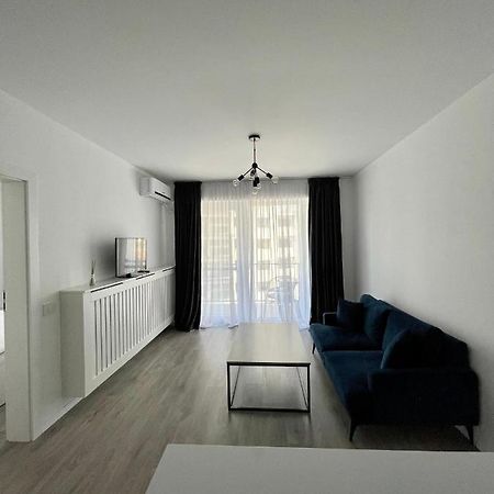 Cozy 1 Bedroom Apartment Oradea Buitenkant foto