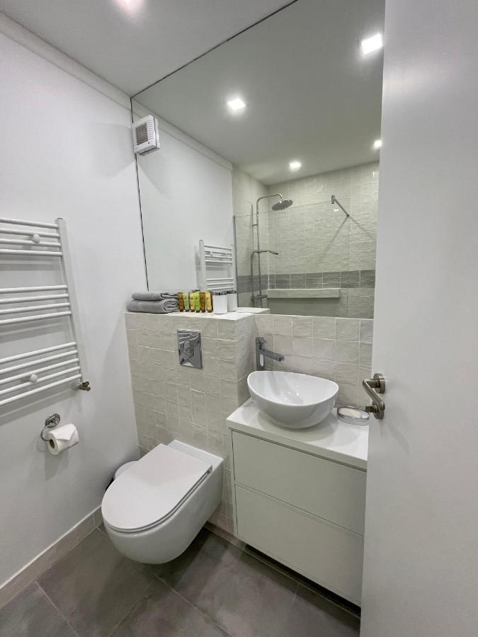 Cozy 1 Bedroom Apartment Oradea Buitenkant foto